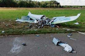 Jun 19, 2021 · в кузбассе автомобилист приехал на день рождения в кафе с трупом пешехода на капоте в кузбассе пьяный водитель предъявил полицейским набор для барбекю вместо прав в татарстане пара угнала самолет и разбилась на нем. V Podmoskove Zagorelsya I Upal Legkomotornyj Samolyot Novosti Tv Centr