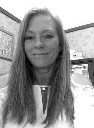 Toni Macdonald's Instagram, Twitter & Facebook