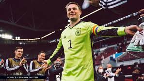 Germany's stars gave manuel neuer a guard of honour as he earned his 100th cap for the country. Neuer Becomes First German Goalkeeper To Reach A Century Of International Appearances