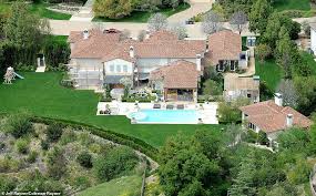 3140 abington drive, beverly hills, ca (kim kardasahian's home). Kardashians Real Estate Aerial Photos Reveal Kim Kourtney Khloe Kylie And Kris La Mansions Daily Mail Online