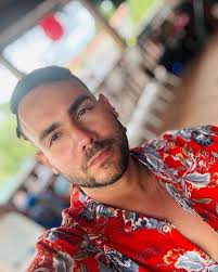 Durante años Diego Moyett fue voluntario en nuestra Fundación. Amó a  nuestros niños de residenciales públicos y se dedicó a servir sin esperar  nada a cambio. Tu partida de manera inesperada nos