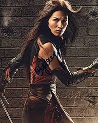 Elodie yung, who is best known for portraying elektra nachitos on daredevil and the defenders yung recently took to instagram to share a photo of her daughter, minavann yung howard, who was. Elodie Yung Daredevil 8x10 Celebrity Photo Signed In Person At Amazon S Entertainment Collectibles Store