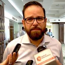 Sonora David Anaya Cooley será el nuevo secretario de Seguridad Pública en  Sonora y en unos momentos la gobernadora del Estado, Claudia Pavlovich  Arellano, habrá de tomarle protesta. Anaya Cooley es el