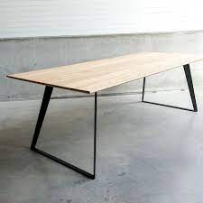 tafel glad eiken verjongd met moderne zwarte designpoten van lijn m www lijnm com moderne eettafel tafel ideeen eiken tafel