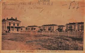 Localisez les hôtels à issoire en fonction de leur popularité, de leur prix ou de leurs disponibilités et consultez les avis, photos et offres de tripadvisor. Issoire La Caserne D Artillerie Carte Postee En 1945 Carte Postale Ancienne Et Vue D Hier Et Aujourd Hui Geneanet