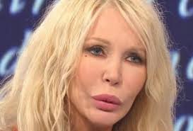 Ivana spagna ha ricevuto un'emozionante sorpresa da parte del coro pop filling the music durante la presentazione del disco che si è tenuta ieri al sound faktory di milano: Spagna Volevo Farla Finita Poi Successe Il Miracolo Tiscali Spettacoli