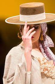 Pin By Takahashi Toshiharu On Aesthetic X Fashion Spanish Outfits Hat Fashion Girl With Hat
