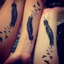 Image From Http Poptattoos Com Wp Content Uploads 2015 07 Feather Tattoos On Forearm 300x300 Jpg Freundschaftstattoos Tattoo Feder Vogel Freundin Tattoos
