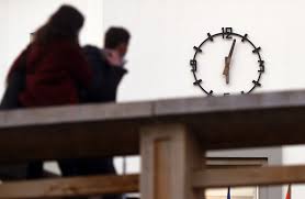 There was more light in the evening. Why Europe Couldn T Stop Daylight Saving Time Bloomberg