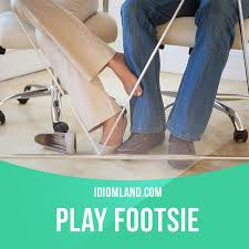 Play Footsie Means To Flirt With Someone By Secretly Touching Feet Example She Kicked Off Her Shoes And Started Playi Frases En Ingles Aprender Ingles