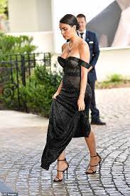 Georgina rodríguez sorprende a laura matamoros con un regalo muy especial. Pin By Doon On Georgina Rodriguez In 2021 Mesh Gown Gowns Georgina