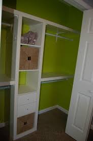 Il suffit pour cela de. Etageres Kallax Dans Le Mi En 2020 Meuble Rangement Ikea Idee Dressing Placard D Enfant