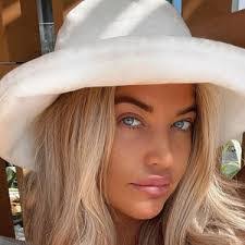 Anna Mcavoy's Instagram, Twitter & Facebook