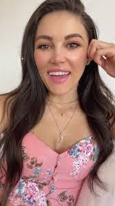 Ashley Collings's Instagram, Twitter & Facebook