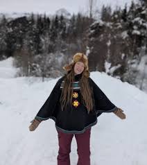 Er det noen som har mønster eller bilde av stakk .kjole eller noe lignende.  Har løst på noe kvensk stil