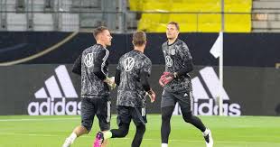 Als jadon sancho seinen vertrag mit dem bvb ohne ausstiegsklausel bis 2022 verlängerte, wurde ein agreement zwischen dem klub und spieler vereinbart. Deutsche Nationalmannschaft Leno Im Tor Nummer 2 Gegen Frankreich Bei Em