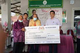 Pergerakan puteri islam malaysia (ppim) diwujudkan pada tahun 60an oleh lembaga kebajikan perempuan islam malaysia (lkpim) yang diilhamkan oleh ymm tunku puan besar kurshiah, raja permaisuri agong yang pertama. Mohamed Azmin Ali On Twitter Mengadakan Pertemuan Dan Sesi Dialog Bersama Persatuan Warga Emas Kampung Nakhoda Lembaga Kebajikan Perempuan Islam Malaysia Lkpim Cawangan Kampung Nakhoda Pagi Ini Https T Co 7ffrrlvld5