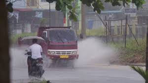 Bukan maksudku mendiam tiada niat menyimpan dendam hakikatnya rindu yang mendalam jalan ini kan membantu hari esok siapa yang tahu kata ibu dengar sahaja cerita hanya kita berdua. Hujan Deras Guyur Bintan Sejak Pagi Listrik Padam Ruko Di Toapaya Gelap Gulita Tribun Batam