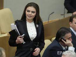 Модель, певица и танцовщица отказалась от прежних имени и фамилии. Deti Kabaevoj I Putina Zapisany Na Sestru Eks Gimnastki Smi Gordon