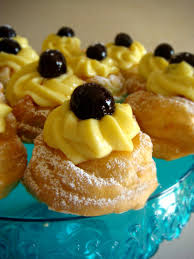 Plural panzerotti pantseˈrɔtti (), also known as panzarotto pantsaˈrɔtto), is a savory turnover that originated in central and southern italian cuisine which resembles a small calzone, both in shape and dough used for its preparation. Dolcemente Salato Zeppole Fritte Di Di Carlo Con Pre Cottura In Forno