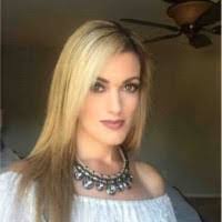 Elizabeth Gil's Instagram, Twitter & Facebook