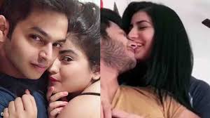 Sidharth Sagars GF Subuhi Joshi KISSES him ROMANTICALLY; Watch Video ।  FilmiBeat