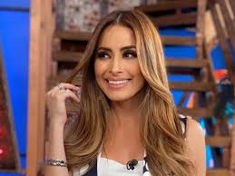 Después de regresar del estado en el que la habían puesto, rodríguez vio un clip de instantes antes, mientras estaba bajo el. Fuera De Vla Cynthia Rodriguez Tendria Pleito Con Productor Por Exhibicionista Tribuna