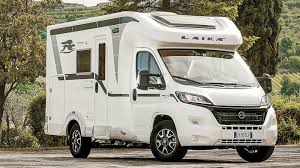 Camping cars intégrés et profilés ou fourgons aménagés : 8 Camping Cars Profiles Aussi Compacts Que Des Fourgons Campingcarlesite