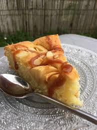 Moelleux Pommes Amandes Caramel Beurre Sale Moelleux Aux Pommes Moelleux Gateau Aux Prunes