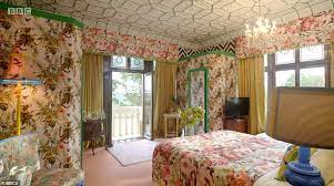 The training is developed through practical activities that allow systematizing and applying technical and creative knowledge to the development. Interior Design Masters With Alan Carr Viewers Are Left Baffled By Very Bold Room Daily Mail Online