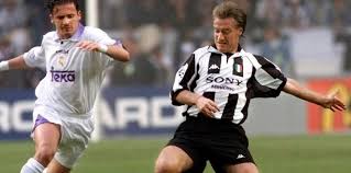 Pelé ho roku 2004 zařadil mezi 125 nejlepších žijících fotbalistů. Au Senat Didier Deschamps Temoin Privilegie Du Dopage Dans Le Foot