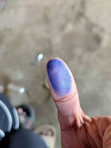সরি বউ কাবিন নামায় টিপসই দেওয়ার আগে ব্যালট পেপারে টিপসই দিয়ে ফেললাম 😁