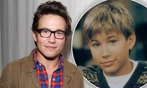 Jonathan was spotted on camera as he walked his two adorable pet dogs over in hollywood. Jonathan Taylor Thomas To Run For The Sag Aftra Board Daily Mail Online