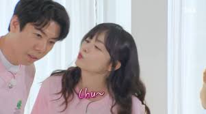 'Running Man' Jeon So-min and Yang Se-chan: Another Love Line? HaHa Says, "Kiss!"