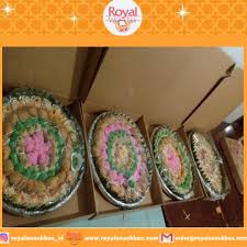 Untuk harga dan lebih detail nya silahkan hubungi no hp diatas. Tempat Terbaik Untuk Pesan Kue Tampah Tradisional Royal Snack Box