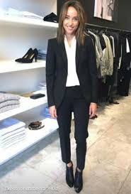 Black Suit For Woman With Chelsea Boots Filippa K Bergen Professional Outfits Women Chelsea Boots Outfit Suits For Women