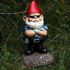 nain de jardin agent de securite a 24 95 nain de jardin cadeau jardin nain
