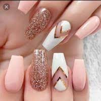 Die nail stripes stehen ihnen in unserem onlineshop in verschiedenen farben zur verfügung und zaubern aus einer klassischen nagelmodellage ein. Stripes Zuschneiden Gelnagel