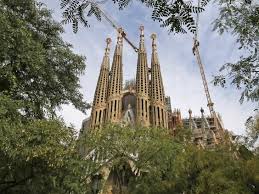 This blue leather armor of item level 59 goes in the wrist slot. Sagrada Familia 14 Cara Golden