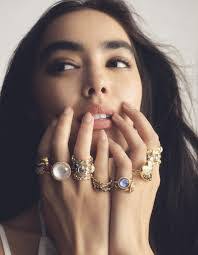 Olivia Pinney's Instagram, Twitter & Facebook