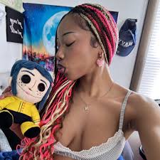 Seen this post in another group and decided to bring it here. I personally  believe robin smacks kil because robin literally fights space aliens that  are stronger a d faster daily but