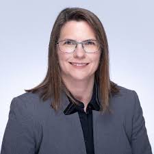 Elisa Stewart's Instagram, Twitter & Facebook