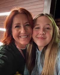 Shana Lee's Instagram, Twitter & Facebook