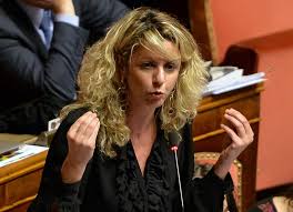 Gaffe del ministro barbara lezzi che intervistata a l'aria che tira su la7, commenta l'idea di monitorare l'informazione scientifica per dare tutte le versioni possibili di un argomento. Chi E Barbara Lezzi Ministro Per Il Sud La Frase Sui Condizionatori