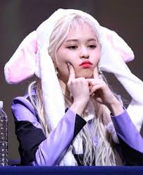 Her positions in the group are leader, rapper and dancer. Eu Jiwon And Everglow Image 7015596 On Favim Com