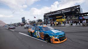 But as the rain fell and puddles formed, a day meant for nascar's showcase daytona 500 turned out to be for the birds. Daytona 500 Delayed Until Monday Due To Rain Sportsnet Ca