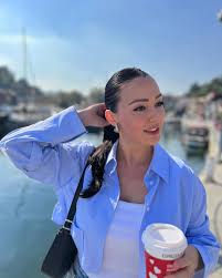 Emine Nas (@eminecnas) • Instagram फोटोहरू र भिडियोहरू