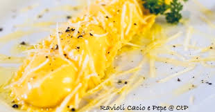 Gli spaghetti sono un particolare formato di pasta prodotta esclusivamente con semole di grano duro e acqua, dalla forma lunga e sottile e di sezione tonda. Ravioli Cacio E Pepe Cuoca A Tempo Perso