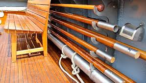 Б) полётная палуба (авианосца) middle deck — средняя палуба. Backdeck Kreuzer Ajax Bootsmanufaktur Gmbh