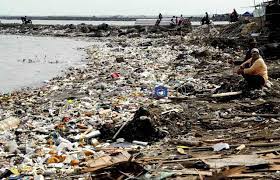 Pantai ini menawarkan suasana pantai yang teduh dengan jejeran pohon cemara di sekelilingnya. Ampun Pantai Jakarta Penuh Sampah